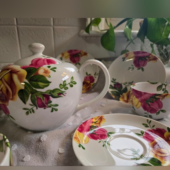 RARE  Royal Albert Country Rose" Tea Set - Teapot, Cups & Saucers - Pristine - Picture 6 of 7